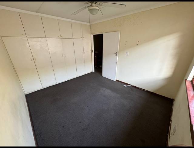 3 BEDROOM APARTMENT FOR SALE IN ESSENWOOD